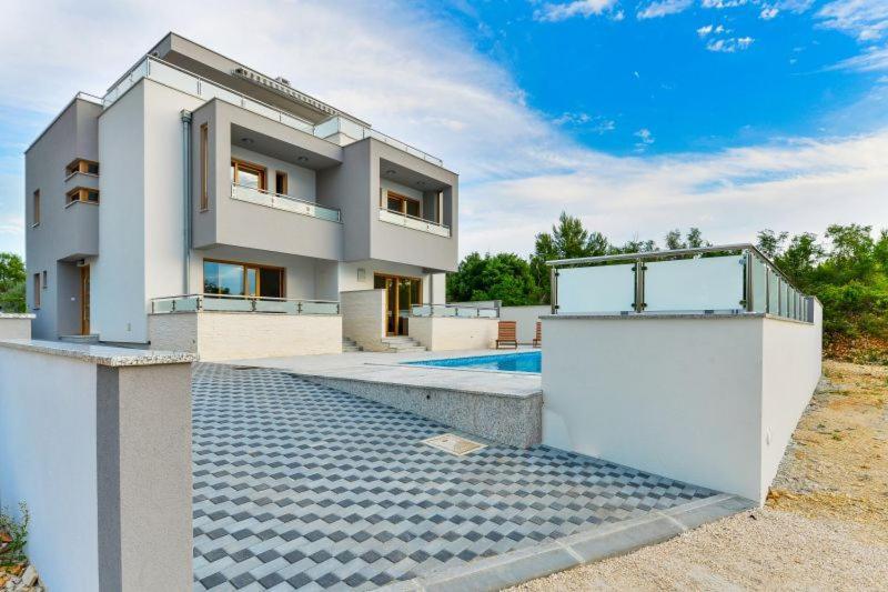 With Swimming Pool, Roof Terrace, 50 Meters From The Beach- By Ta Leut Agency *
